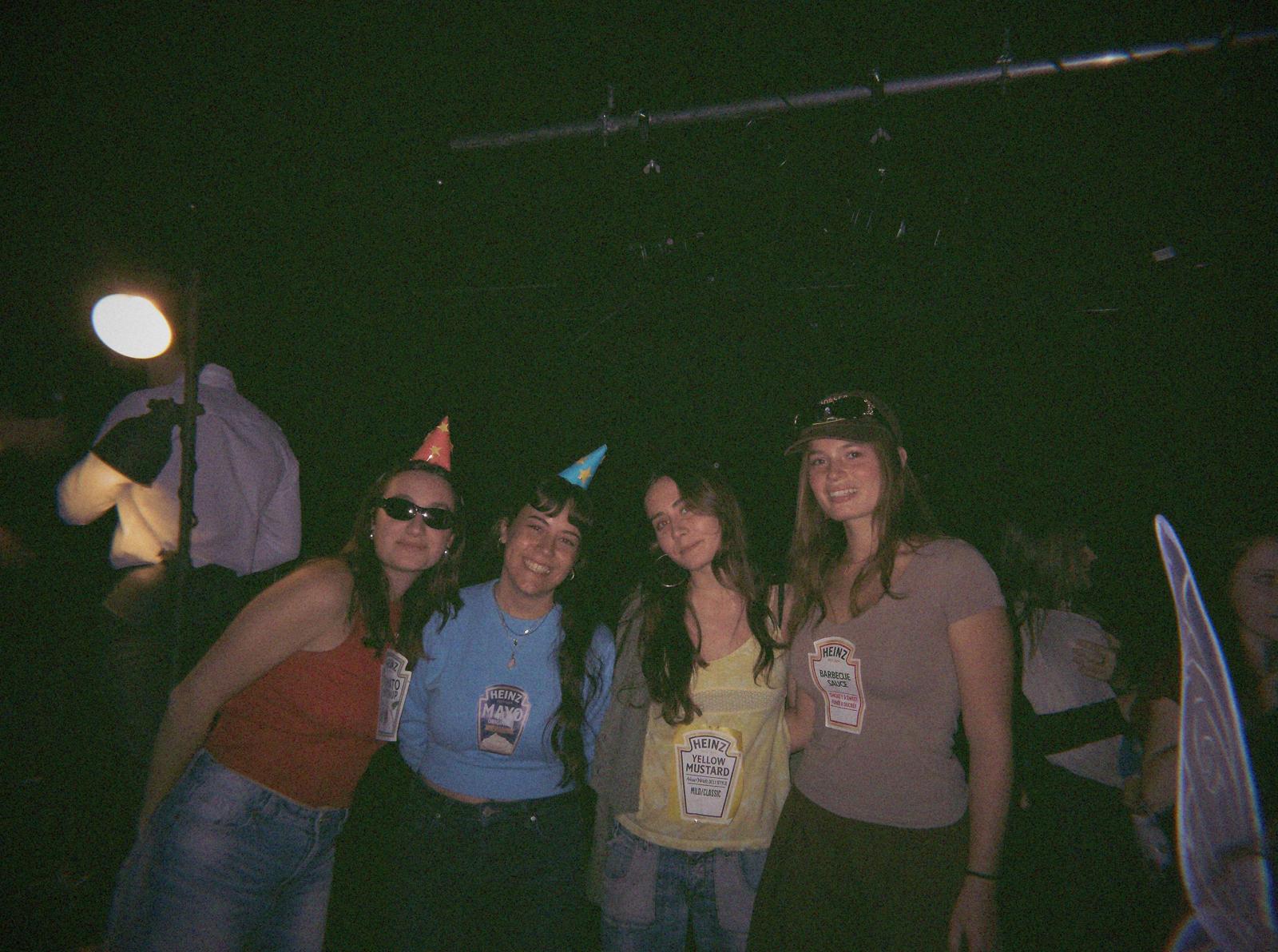 Partecipanti a una festa STAB in costume